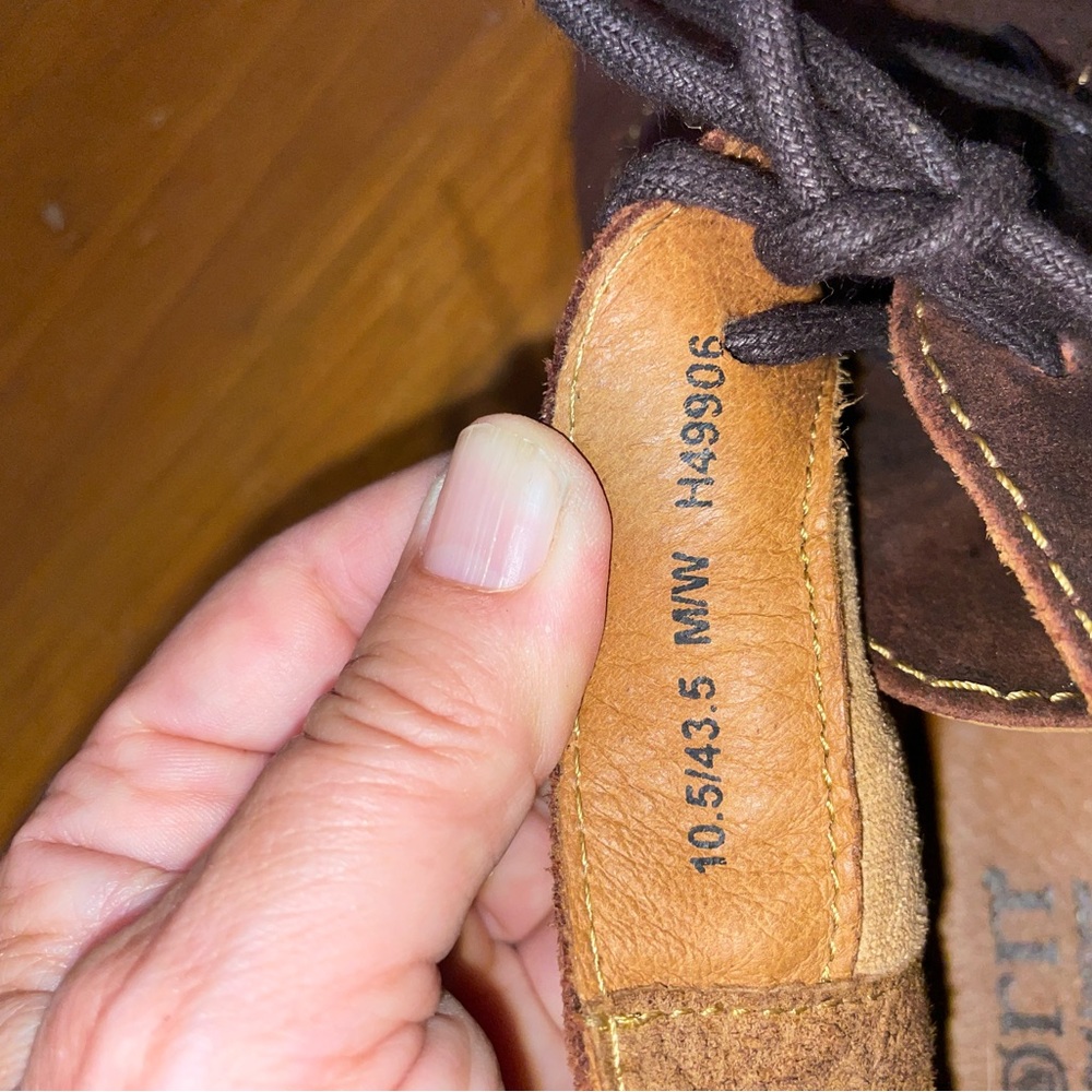 BORN Brown Suede Lace Up Chukka Ankle Boot - size 10.5 - Picture 9 of 11